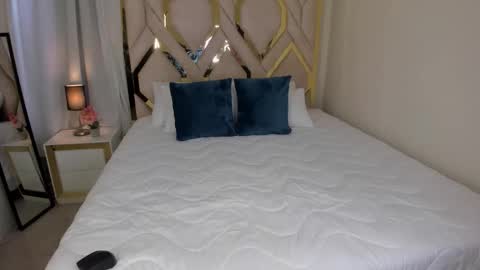 Snapshot of sophiaparker_ chatting on 12/02/25, 02:34 online show from 12/02/25, 02:34