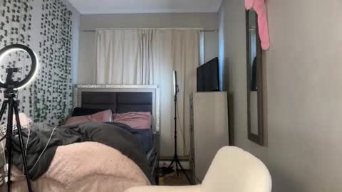 Snapshot of sophiasecretsx chatting on 01/05/26, 05:27 Sophia online show from 01/05/26, 05:27