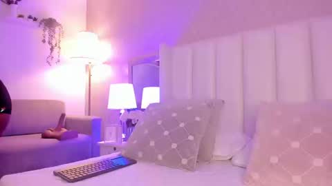 SophiaSmiths online show from 09/11/25, 11:49