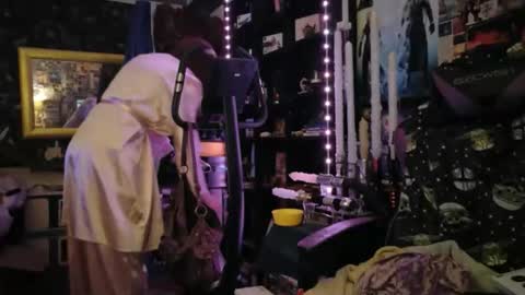 Snapshot of sophie198013 chatting on 03/28/26, 03:06 Sophie Satin1980 online show from 03/28/26, 03:06