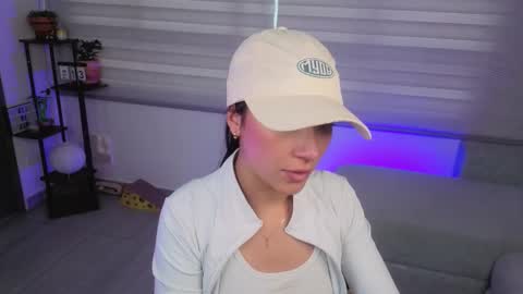 Snapshot of sophie_bbs chatting on 02/13/26, 07:43 Sophie online show from 02/13/26, 07:43