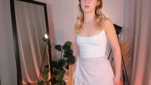 Snapshot of sophie_blossom_ chatting on 05/02/26, 02:00 Sophia online show from 05/02/26, 02:00