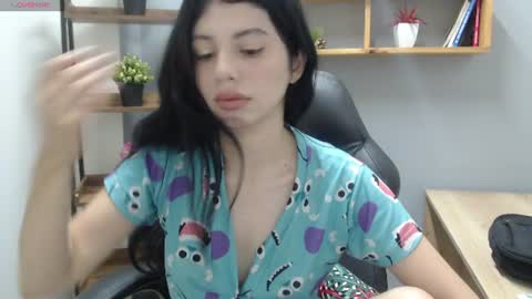 Snapshot of sophie_copers chatting on 06/14/26, 02:41 S O P H I E online show from 06/14/26, 02:41