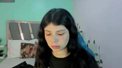 Snapshot of sophie_copers chatting on 06/16/26, 02:30 S O P H I E online show from 06/16/26, 02:30