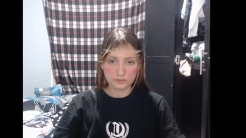 Snapshot of sophie_cutexx chatting on 09/21/25, 07:48 sophie online show from 09/21/25, 07:48