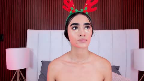 Snapshot of sophie_deargb chatting on 12/18/24, 10:57 Sofia santodomingo online show from 12/18/24, 10:57