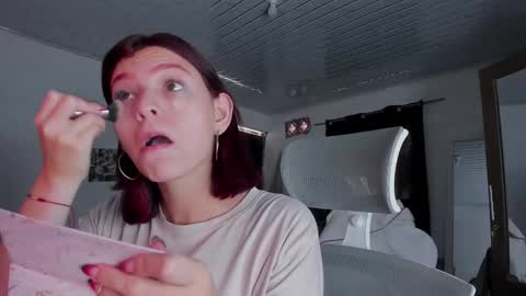 Snapshot of sophie_dolly_ chatting on 02/27/26, 07:03 sophie doll online show from 02/27/26, 07:03