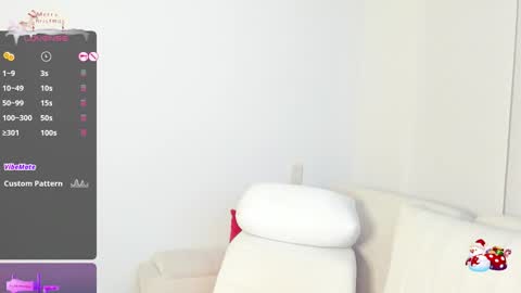 Snapshot of sophie_evanss_ chatting on 12/29/24, 11:08   online show from 12/29/24, 11:08