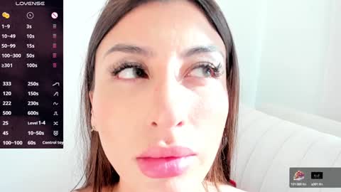 Snapshot of sophie_evanss_ chatting on 01/21/25, 11:02   online show from 01/21/25, 11:02