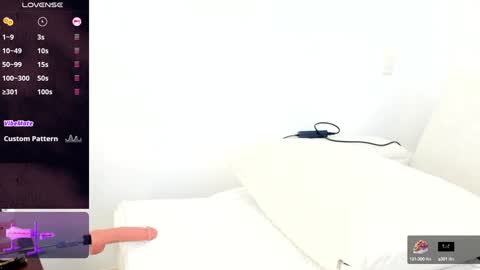 Snapshot of sophie_evanss_ chatting on 02/01/25, 10:44   online show from 02/01/25, 10:44