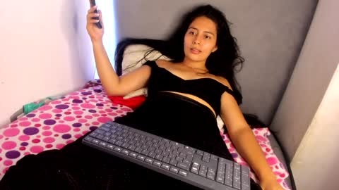 Snapshot of sophie_foxxx chatting on 12/05/24, 11:07 Sophie online show from 12/05/24, 11:07