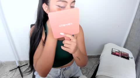 Snapshot of sophie_foxxx chatting on 01/04/25, 12:05 Sophie online show from 01/04/25, 12:05