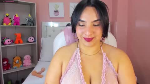 Snapshot of sophie_grays chatting on 04/27/26, 03:32 S O P H I E online show from 04/27/26, 03:32