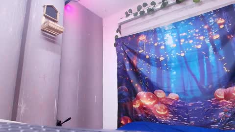 Snapshot of sophie_hils chatting on 10/20/25, 11:54 sophie online show from 10/20/25, 11:54