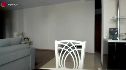 Snapshot of sophie_in chatting on 04/25/26, 06:05 Sonya online show from 04/25/26, 06:05