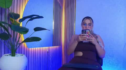 Snapshot of sophie_janner chatting on 06/06/26, 03:33 SOPHIE JANNER online show from 06/06/26, 03:33