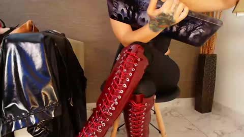 Snapshot of sophie_littles chatting on 12/27/24, 04:10 Sophie online show from 12/27/24, 04:10