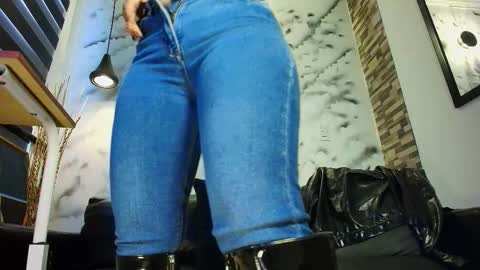 Snapshot of sophie_littles chatting on 10/17/25, 01:03 Sophie online show from 10/17/25, 01:03