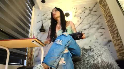 Snapshot of sophie_littles chatting on 11/04/25, 12:04 Sophie online show from 11/04/25, 12:04