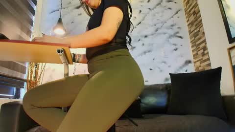 Snapshot of sophie_littles chatting on 11/25/25, 12:38 Sophie online show from 11/25/25, 12:38