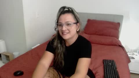 Snapshot of sophie_lopez1 chatting on 10/11/25, 03:50 Sofa online show from 10/11/25, 03:50