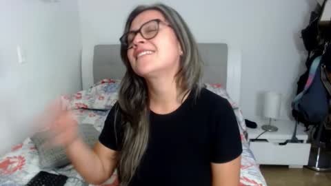 Snapshot of sophie_lopez1 chatting on 02/04/26, 01:33 Sofa online show from 02/04/26, 01:33