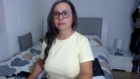 Snapshot of sophie_lopez1 chatting on 02/18/26, 02:07 Sofa online show from 02/18/26, 02:07
