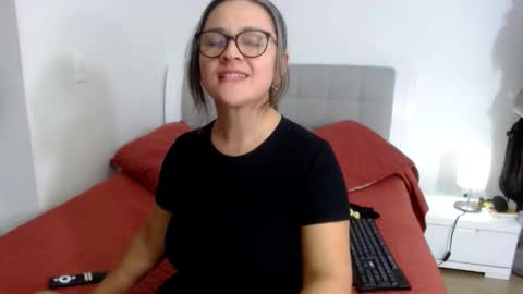 Snapshot of sophie_lopez1 chatting on 03/04/26, 02:50 Sofa online show from 03/04/26, 02:50