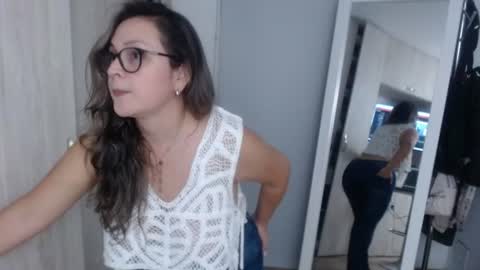 Snapshot of sophie_lopez1 chatting on 06/11/26, 02:53 Sofa online show from 06/11/26, 02:53