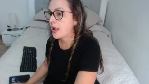 Snapshot of sophie_lopez1 chatting on 06/13/26, 02:20 Sofa online show from 06/13/26, 02:20