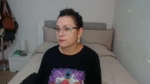 Snapshot of sophie_lopez1 chatting on 06/21/26, 02:25 Sofa online show from 06/21/26, 02:25
