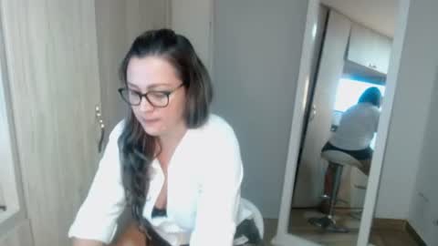Snapshot of sophie_lopez1 chatting on 06/27/26, 03:00 Sofa online show from 06/27/26, 03:00