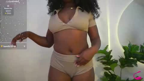 Snapshot of sophie_luvs chatting on 05/03/26, 02:01 Sophie online show from 05/03/26, 02:01