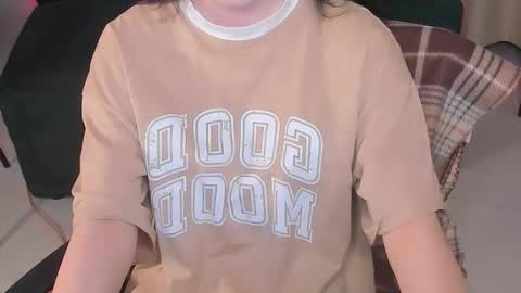 sophie_nomenal_ online show from 09/15/25, 09:04