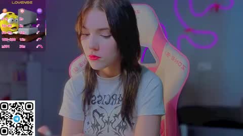 Snapshot of sophie_nomenal_ chatting on 03/05/26, 09:27 sophie_nomenal_ online show from 03/05/26, 09:27