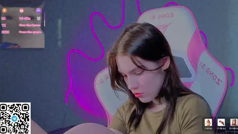 sophie_nomenal_ online show from 04/23/26, 03:19