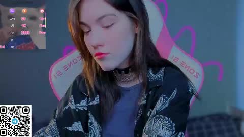 sophie_nomenal_ online show from 04/30/26, 07:25