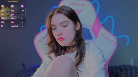 sophie_nomenal_ online show from 05/15/26, 11:34