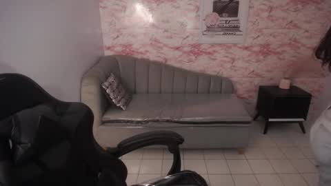 Snapshot of sophie_t_ chatting on 02/19/25, 07:38 Sofia online show from 02/19/25, 07:38