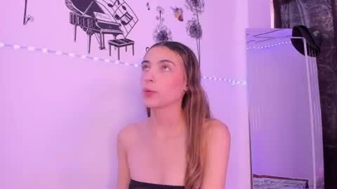 Snapshot of sophie_vega1 chatting on 07/13/26, 06:11 Sophie online show from 07/13/26, 06:11
