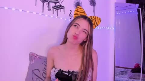 Snapshot of sophie_vega1 chatting on 07/17/26, 03:02 Sophie online show from 07/17/26, 03:02