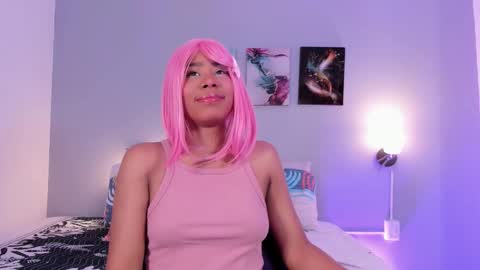 sophie_w1 online show from 11/10/25, 12:15