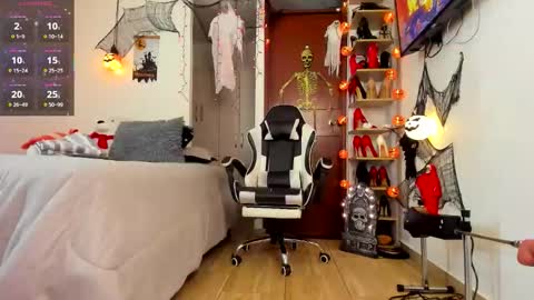 sophiebaker__ online show from 10/04/25, 02:09