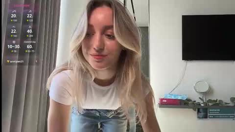 sophiebelll online show from 10/25/25, 10:12