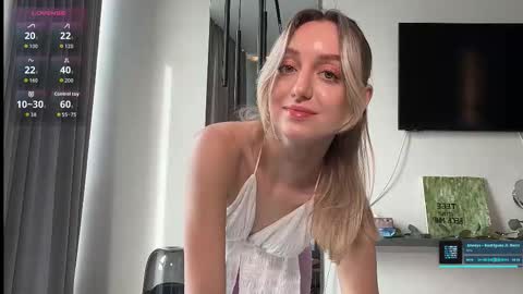 sophiebelll online show from 10/28/25, 11:03