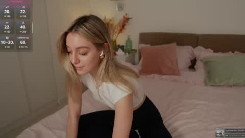 Snapshot of sophiebelll chatting on 04/09/26, 10:53 sophiebelll online show from 04/09/26, 10:53