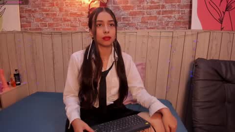 Snapshot of sophiebenson_ chatting on 12/13/24, 12:17 Sophie online show from 12/13/24, 12:17