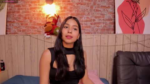 Snapshot of sophiebenson_ chatting on 12/19/24, 12:01 Sophie online show from 12/19/24, 12:01