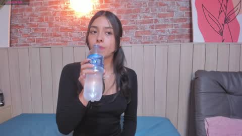 Snapshot of sophiebenson_ chatting on 01/08/25, 12:37 Sophie online show from 01/08/25, 12:37