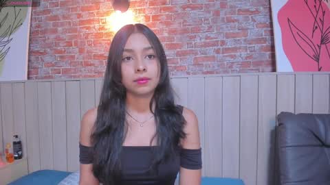 Snapshot of sophiebenson_ chatting on 01/09/25, 12:30 Sophie online show from 01/09/25, 12:30